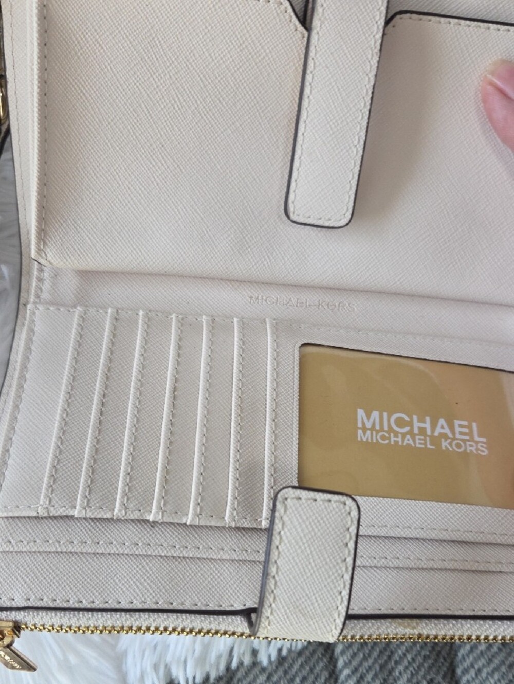 Michael Kors Duffle Bag with Matching Wallet/ Wristlet - Picture 5 of 9